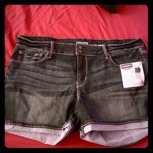 Levi’s modern denim shorts